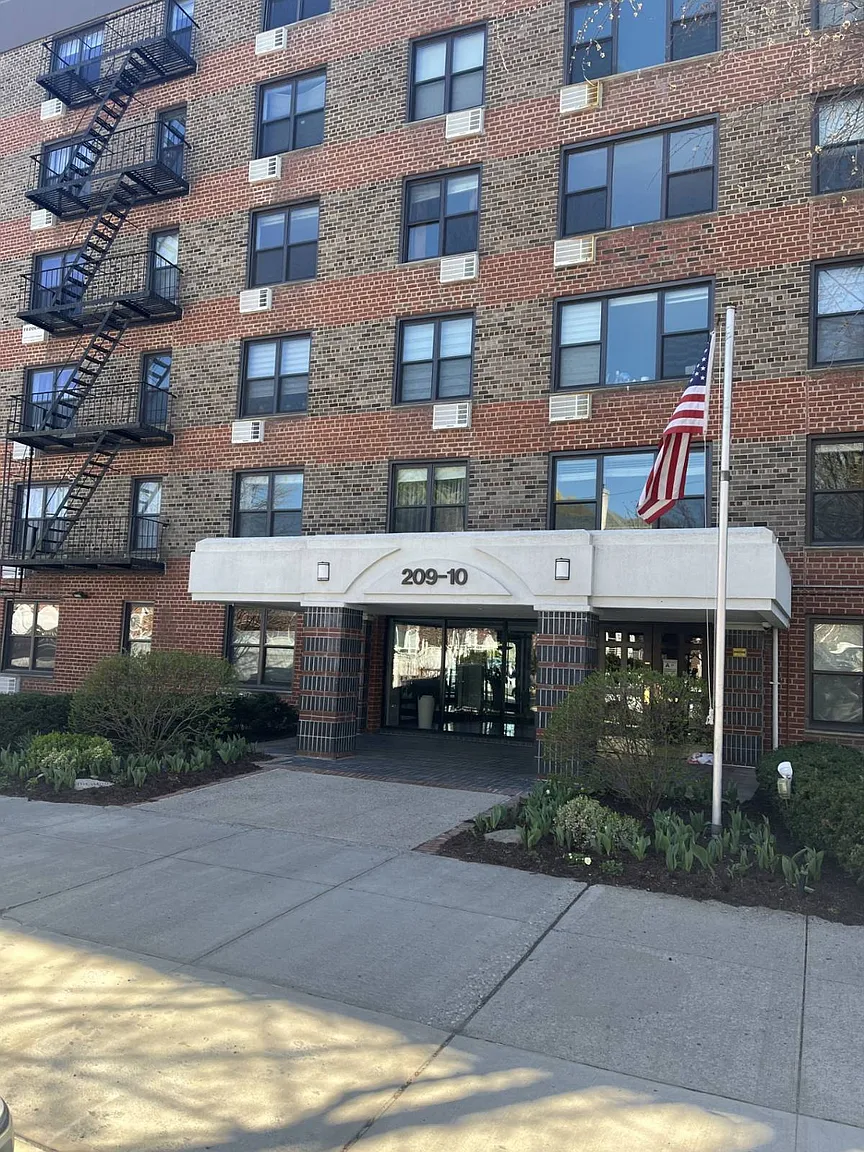 20910 41st Ave APT 5D photo 1