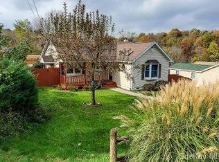 10 Orchard Lake Dr, Monroe, NY 10950