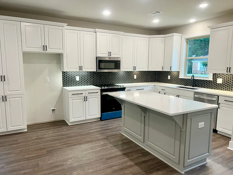 1105 River Oaks Dr — Photo 2