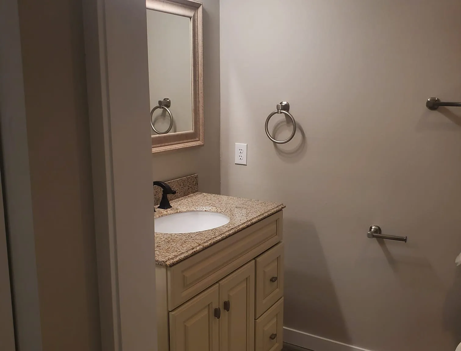 2 bed, 950 sqft, $2,290 — Photo 4