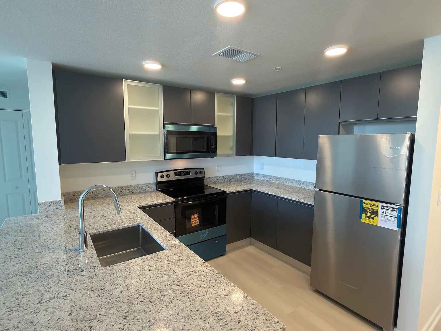 2 bed, 1023 sqft, $1,750 — Photo 3