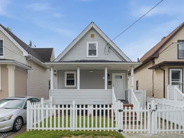32 Willard St, Garfield City, NJ 07026