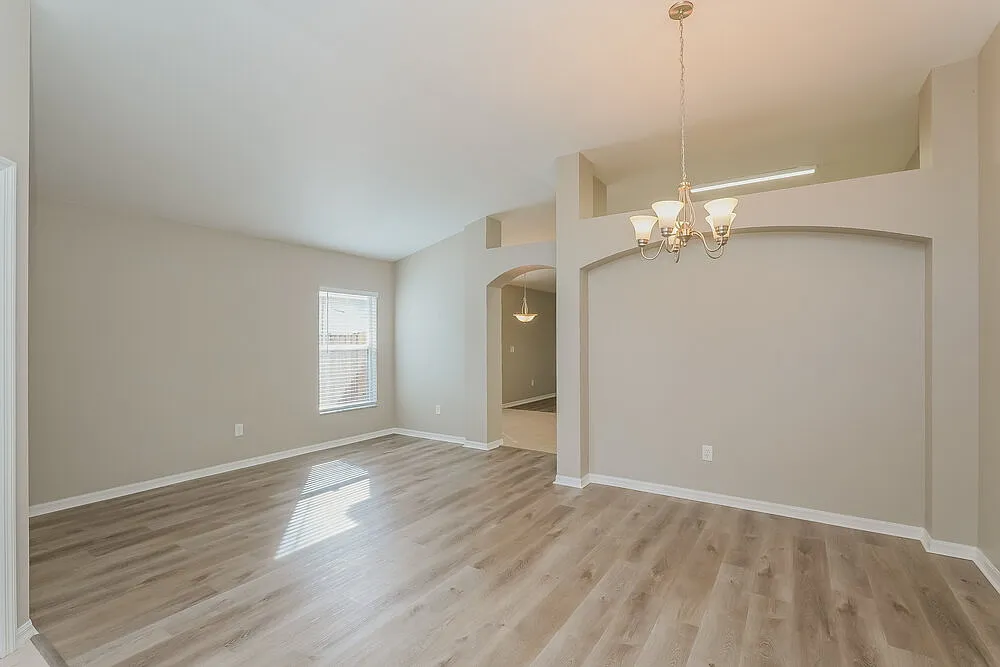 3 bed, 2.0 bath, 1847 sqft, $2,280 — Photo 4