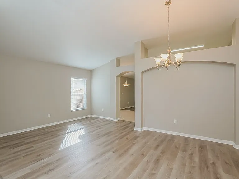 411 Sand Ridge Dr — Photo 4