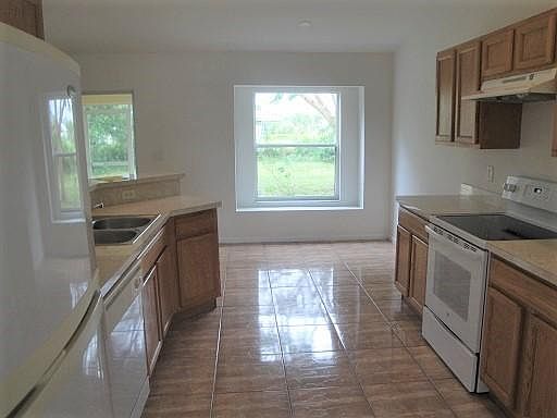 4th image of 942 SW Fable Ave