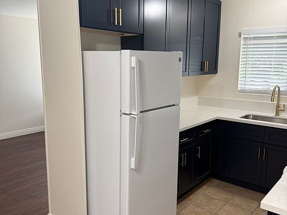 2nd image of 1432 Robinson Ave APT 8