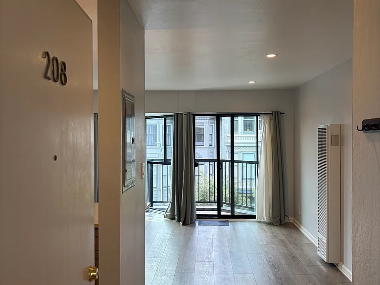 1817 California St #208 — Photo 3