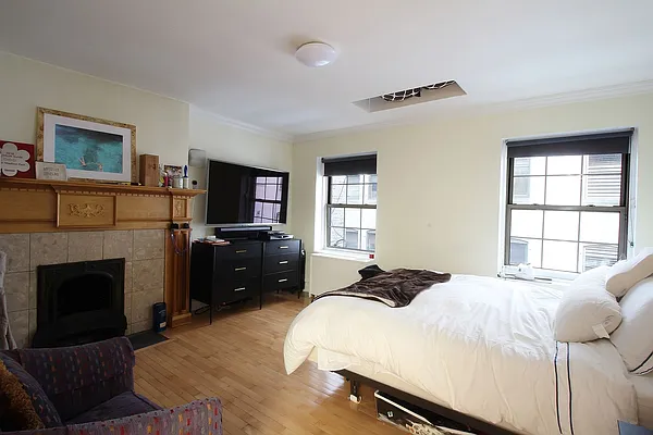 Rented by Julianna Realty Corp | media 33