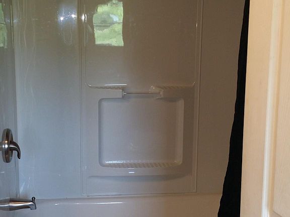 Full Size tub/shower!