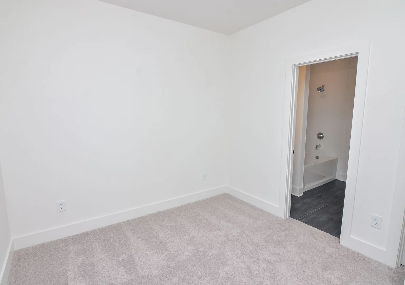 550 Markham St — Photo 3