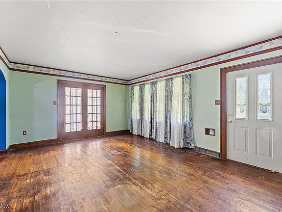 3rd image of 126 Bouquet Ave