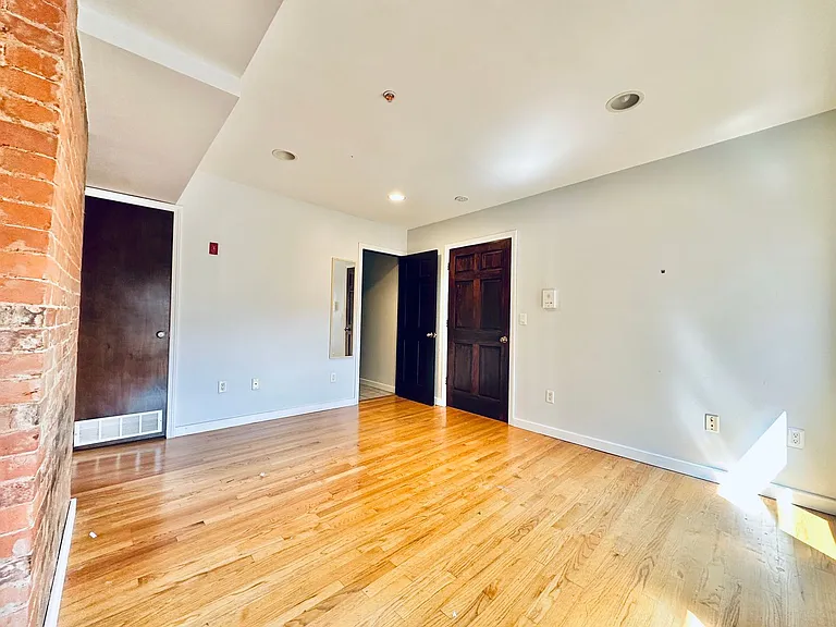 831 Chapel St — Photo 18