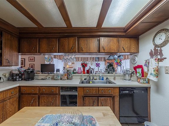 5th image of 122 Vicars Ln