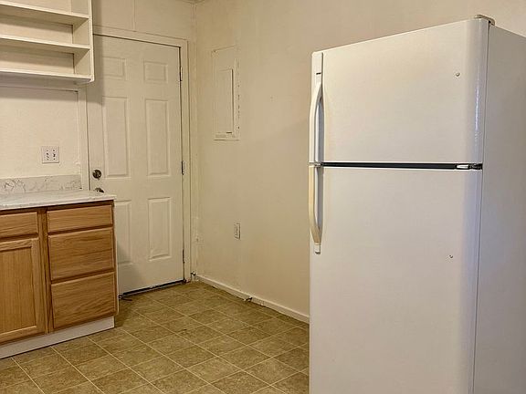 4th image of 11302-11308 E Portland Ave #11304