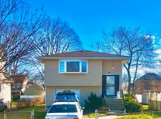 20 Hillside Ave, Freeport, NY 11520