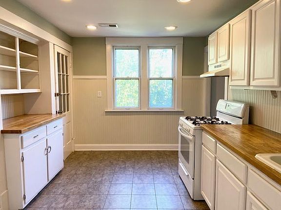 3rd image of 229 Calkins Ave SE
