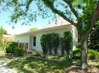 23 Wintergreen Ct, Woodridge, IL 60517