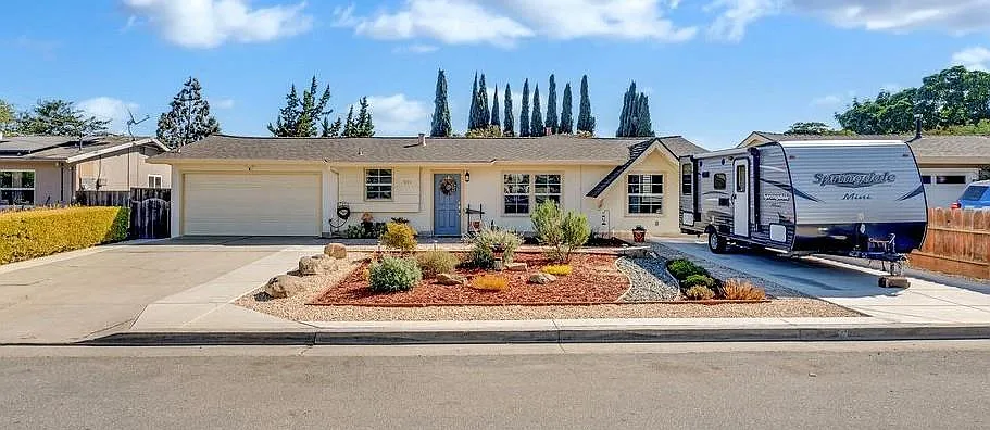 551 El Camino Paraiso photo 1