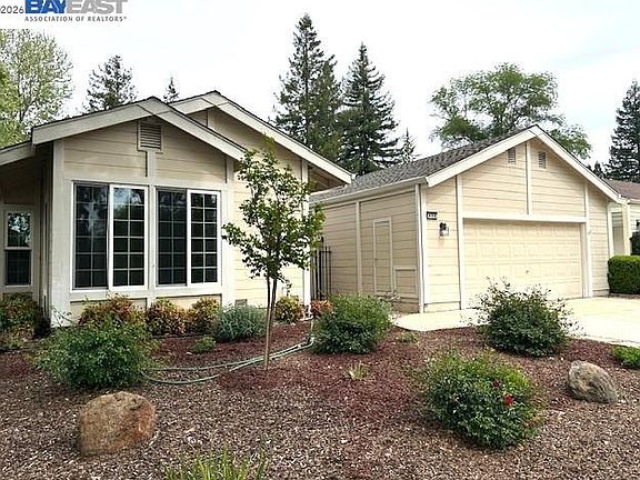 2nd image of 498 Freitas Rd