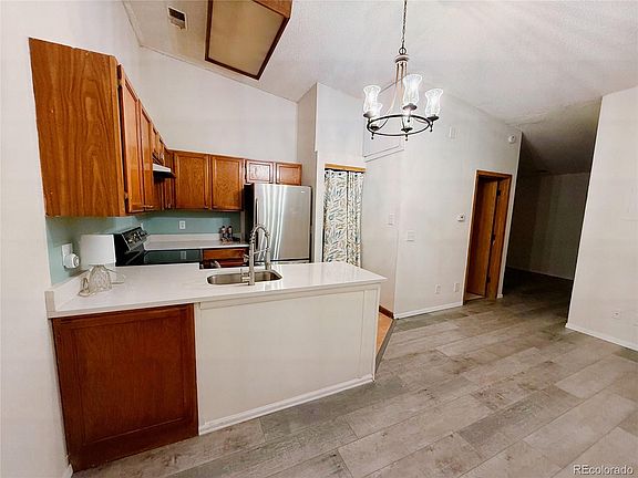 5th image of 972 S Dearborn Way #17