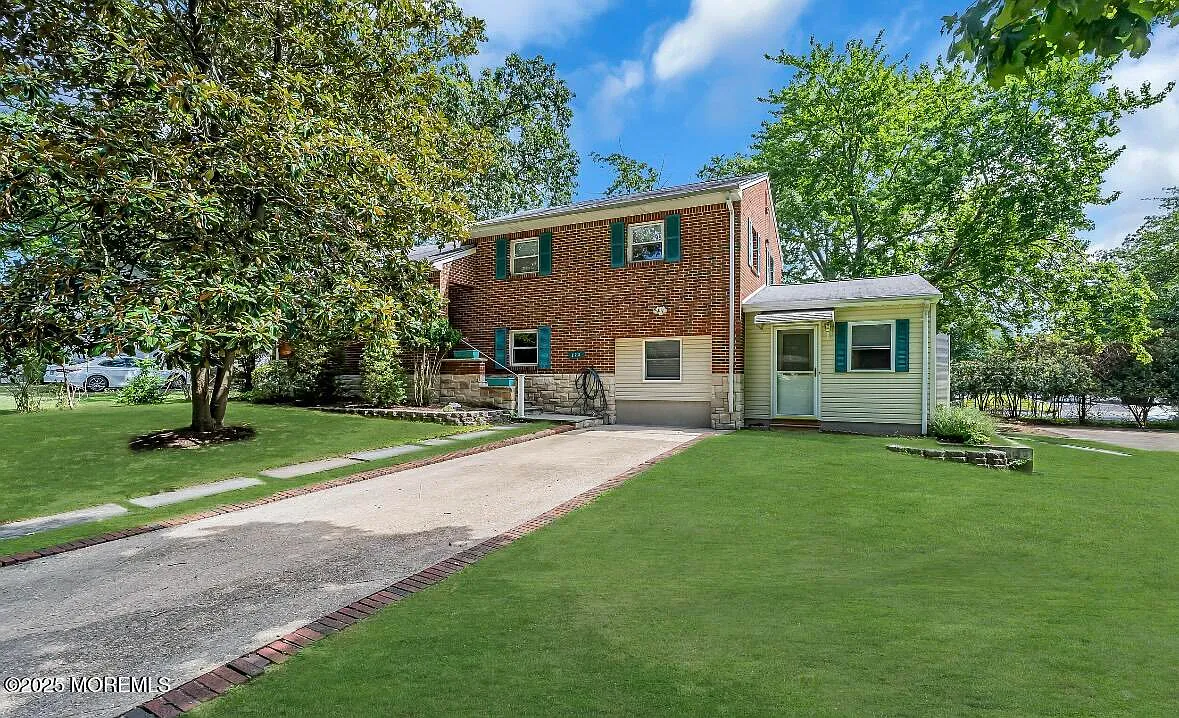 4 bed, 2328 sqft, $2,200 — Photo 3