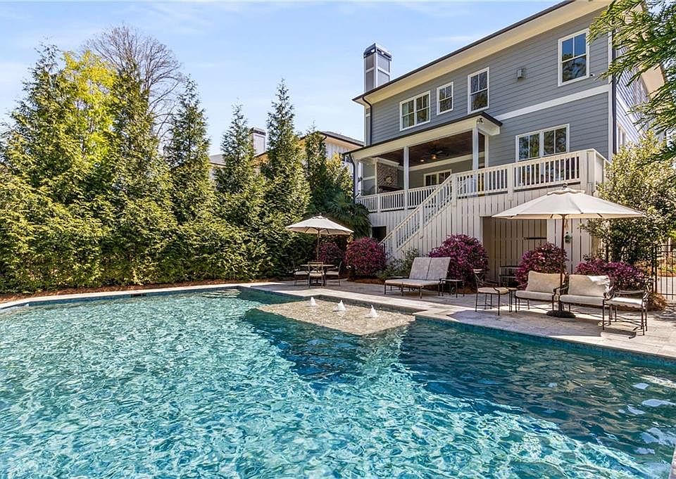 1st image of 2033 Lee Rd SE
