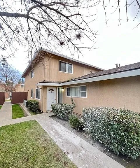 2140 Chrysler Dr #2 & 3 — Photo 4