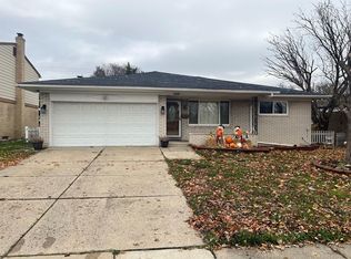 4049 Augustine Dr, Sterling Heights, MI 48310