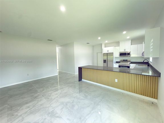 4th image of 1111 Gunby Ave S