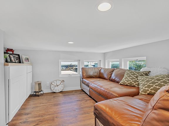 4th image of 522 Leonard Ave #2