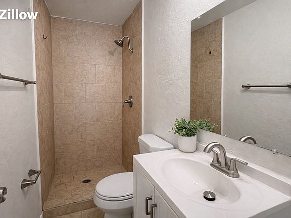 4th image of 2416 Queensbury Rd