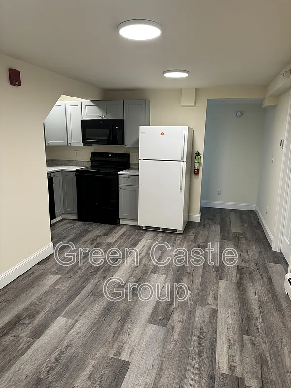 3 bed, 1.0 bath, $2,700 — Photo 2