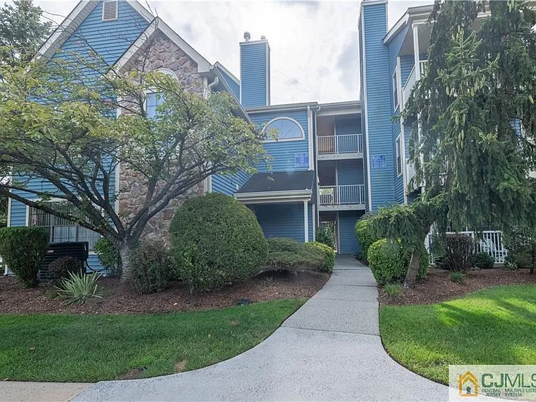 336 Cozzens Ct — Photo 3