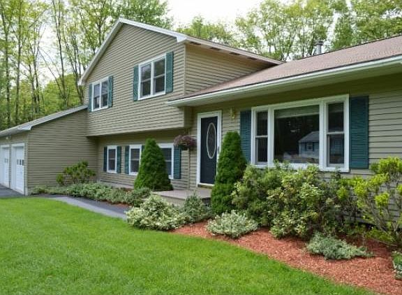 4th image of 12 Lancaster Dr
