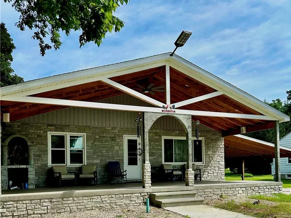 152 E Broadway St, Argenta, IL 62501