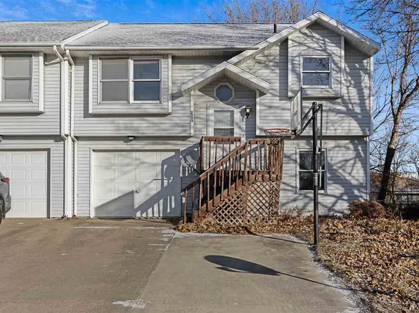 2333 10th St, Coralville, IA 52241
