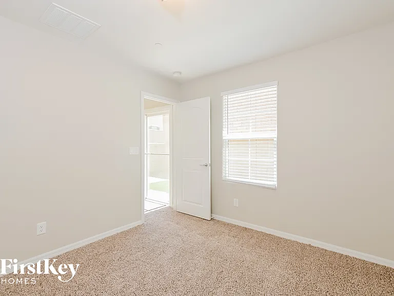 838 N Water St — Photo 13