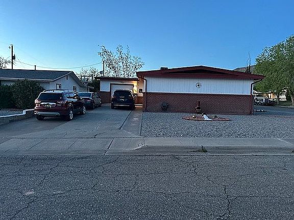 3rd image of 1403 Crescent Dr