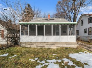 40 W Strathmore Ave, Pontiac, MI 48340