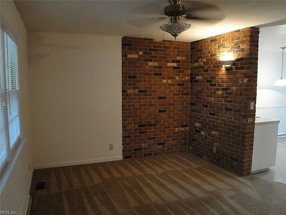 3rd image of 2201 Oak St #B