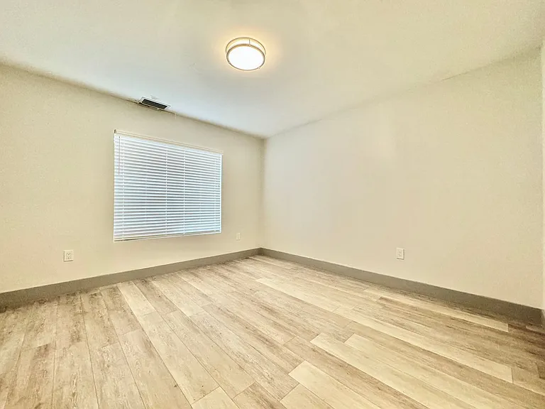 4112 NW 18th Ave — Photo 9
