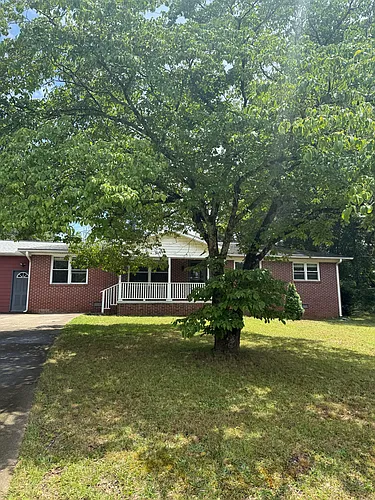 106 Brookwood Dr Photo 1