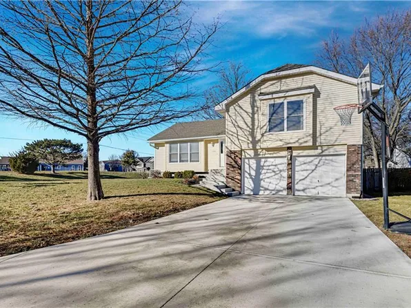 1300 E 153rd St, Olathe, KS 66062