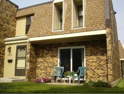 2026 Country Club Dr #16-7F, Woodridge, IL, 60517