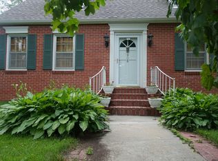 908 N 74th St, Omaha, NE 68114
