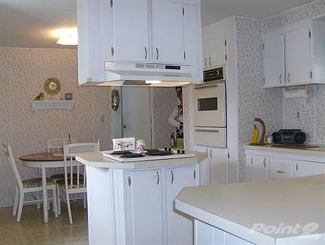 PRETTY OPEN KITCHEN