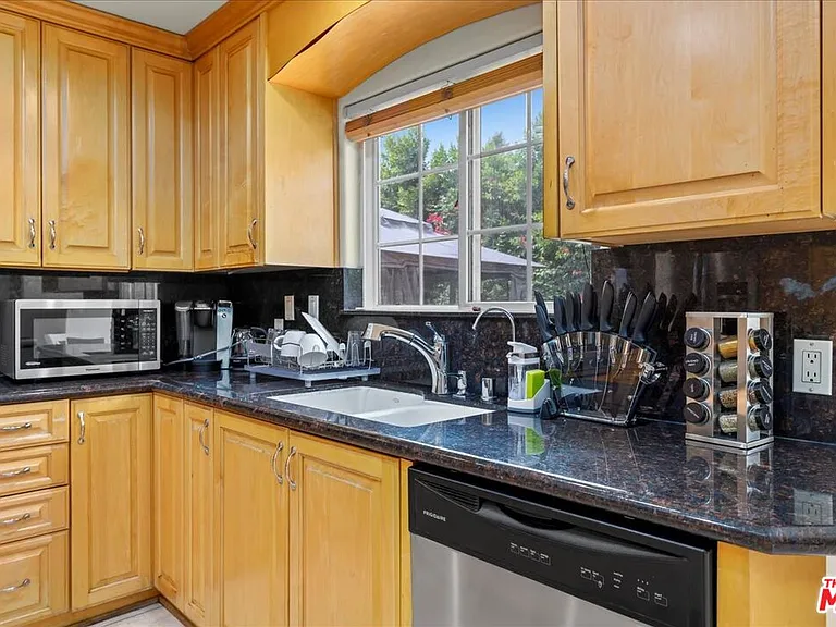 5029 Lemona Ave — Photo 20