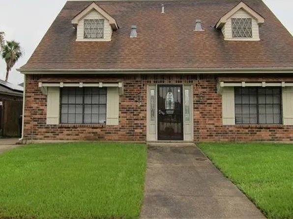 9 S Oakridge Ct, New Orleans, LA 70128