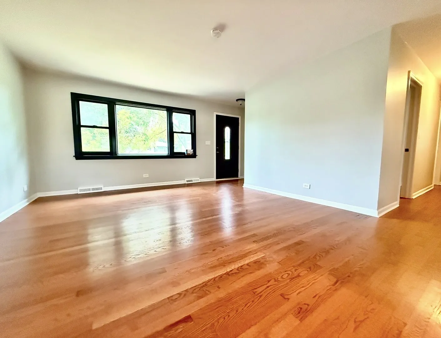 3 bed, 1660 sqft, $3,100 — Photo 3