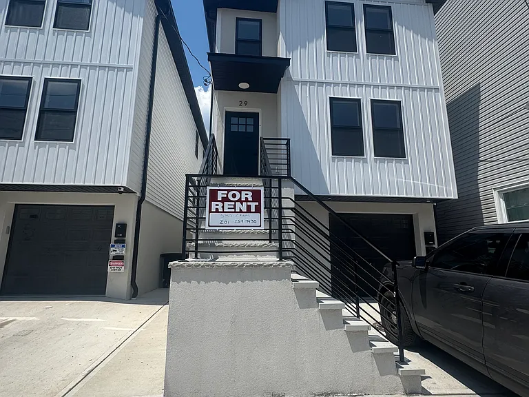 29 Robert St #1 — Photo 1